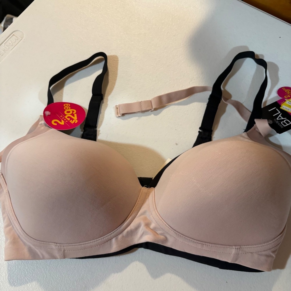 Beauty by Bali 2 Pack Soft Comfort Wirefree T-Shirt Bra 38DD‎ Nude Black DFM222